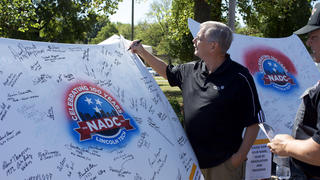 An Alumni of Lincoln Tech/NADC Nashville signs the commemorative hood.