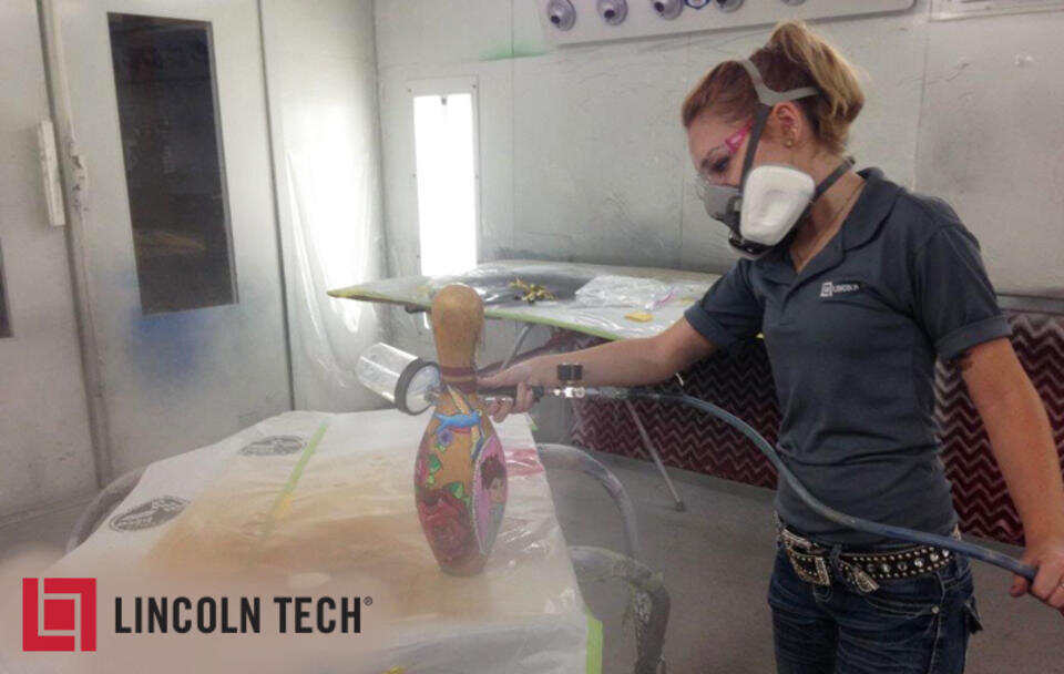 Airbrushing classes in Melrose Park help Lincoln Tech student win big!